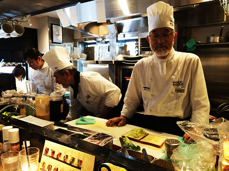 【勝三太郎の神カツサンド旅】熟練のシェフが絶品サンドイッチを作る『55フィフティーファイブ』が大盛況