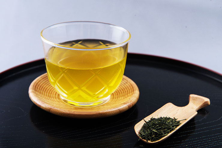 お茶を飲みつつ社会を考える『十思カフェ』開催 / 日系米人茶道家シーナ・アイリーンさん
