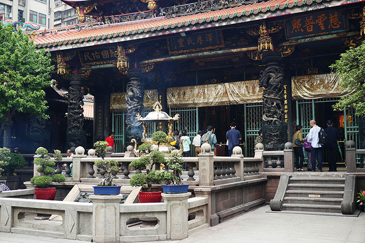 mengjia-longshan-temple2