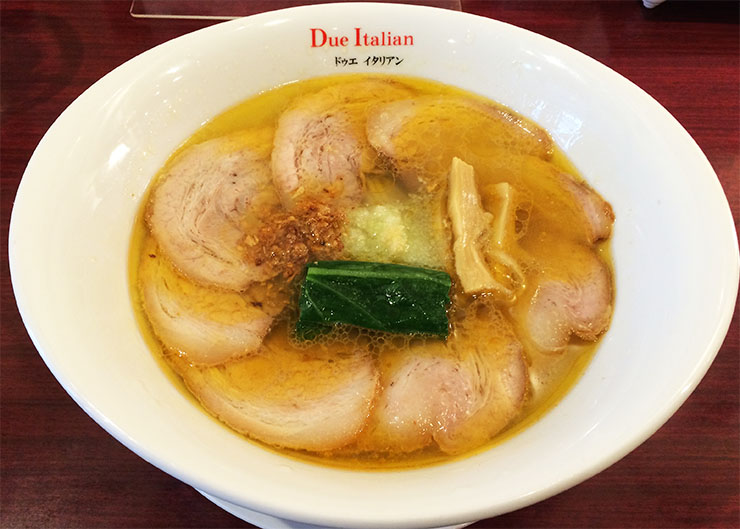 ミシュランガイド東京2015に選ばれたラーメン屋のチャーシュー麺 / ドゥエイタリアン