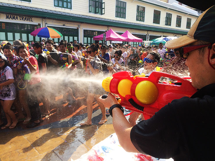 【タイの正月】水かけ祭りソンクラーン徹底ガイド / 年に一度はタイに行こう！