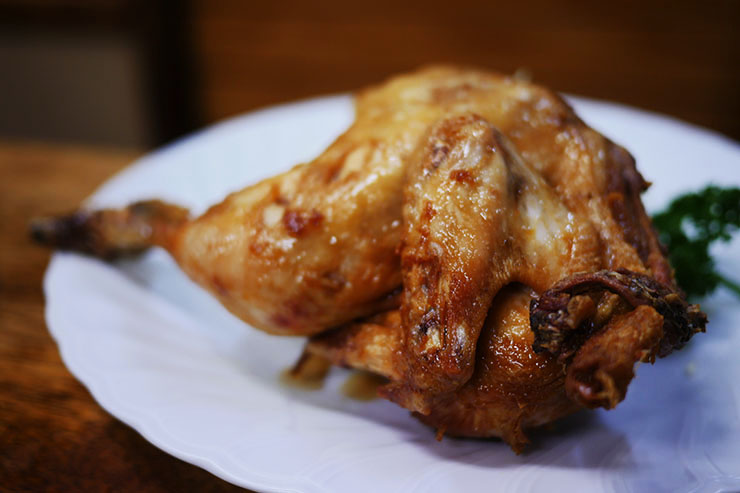 ここでしか食べられない「若鶏の唐揚げ」を食べるため行列ができる居酒屋 / 鳥房