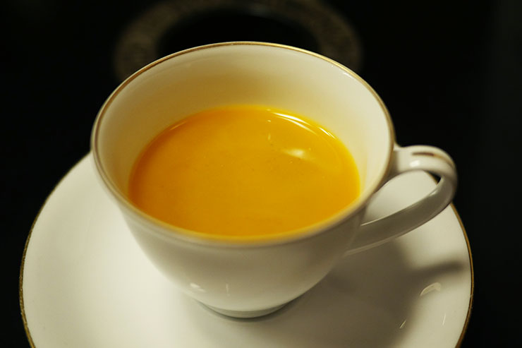 一度は体験するべき生卵の黄身が入った美味しいコーヒー / カフェ・ド・ランブル