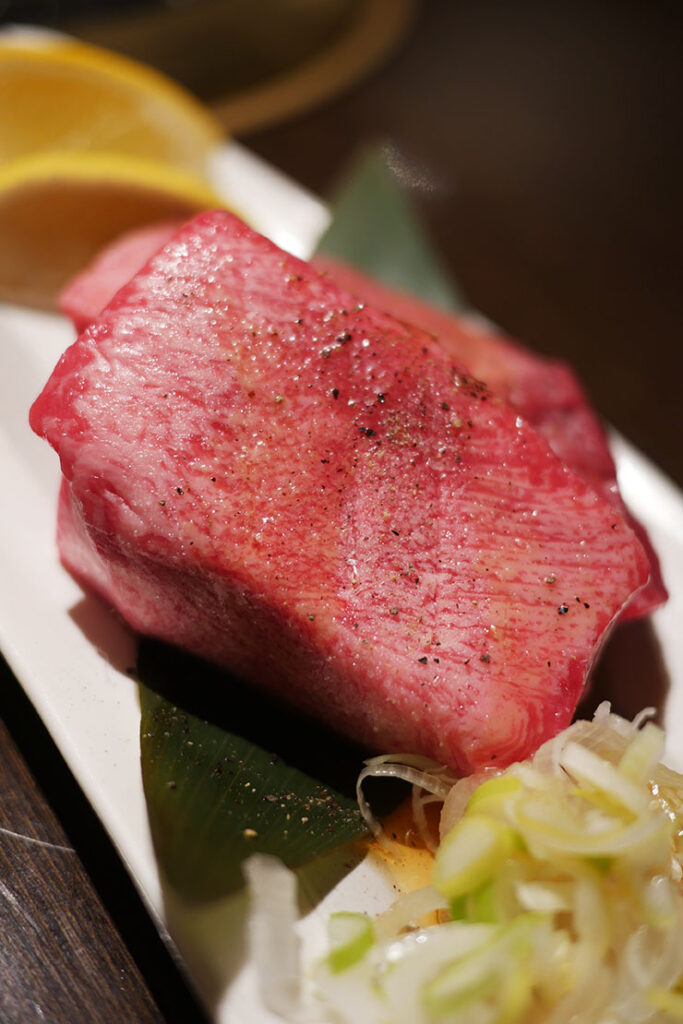 おそらく日本でいちばん極厚の極上牛タンが食べられる焼肉店 / 牛和鹿 | クドウ秘境メシ