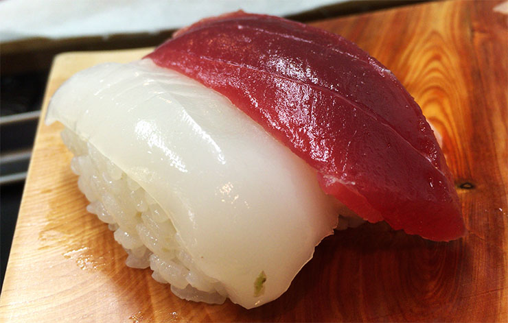 世界が絶賛する「すきやばし次郎」の寿司を1700円で食べる方法