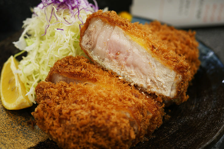 日本一美味しいとんかつ屋が都心部にオープン / 特ロースかつ定食を「とんかつ大門 檍」で食べる