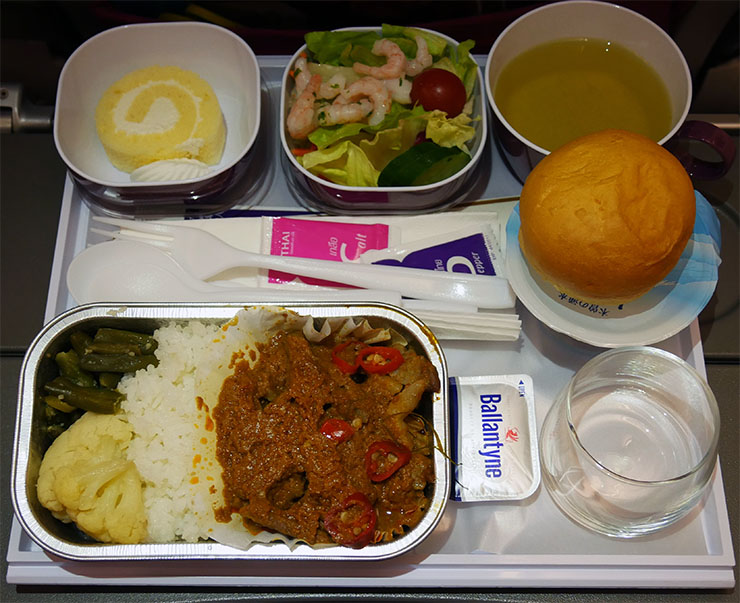 【機内食】タイ国際航空に乗ると激ウマ料理が食べまくれるぞ / お菓子→本格タイ料理→スイーツ→B級グルメ