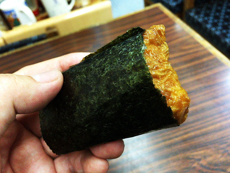 賞味期限が10秒の「海苔巻きいなり寿司」が革命的な美味しさ / 持ち帰り不可能