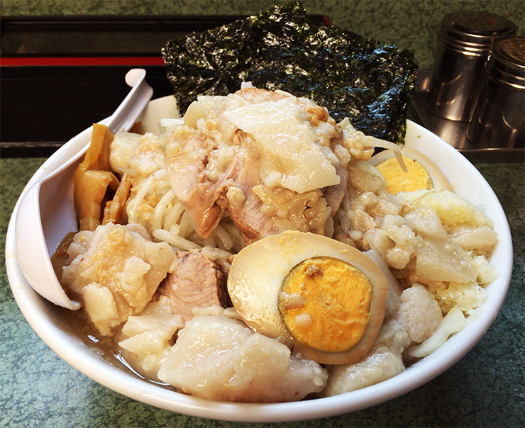 【ラーメン二郎全店制覇】ラーメン二郎 新宿小滝橋通り店 / ぶた入りラーメン / ニンニクアブラマシマシ / メンマ 煮卵 韓国海苔