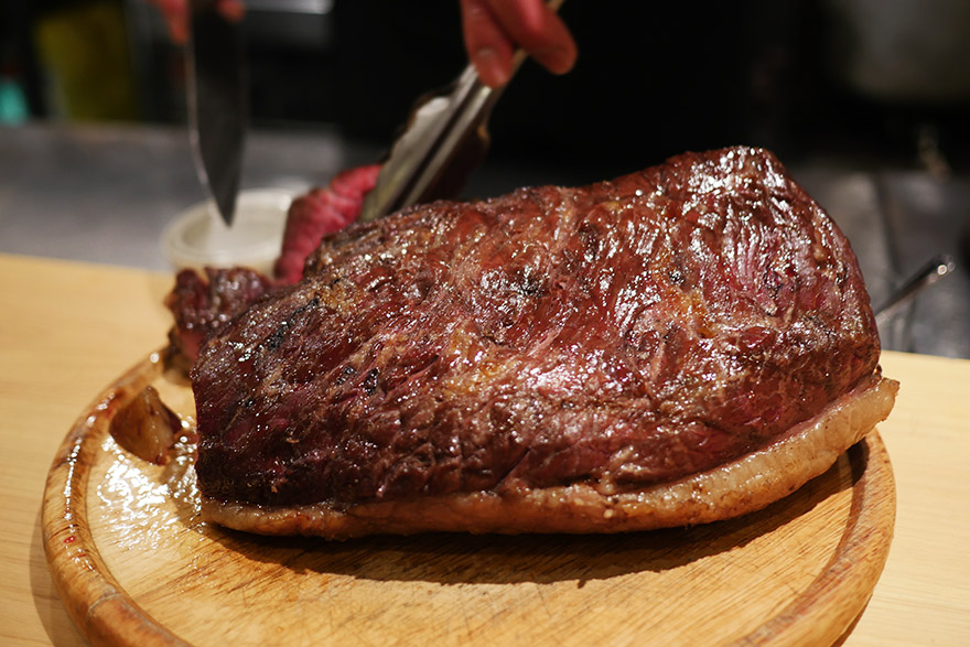 事実上の高級シュラスコ食べ放題「肉塊UNO」で肉まみれ / スタッフ「満足するまで食べて頂きます」