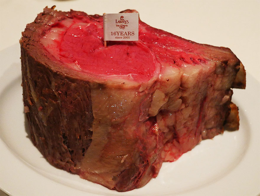 【極上】日本上陸16周年記念の2キロ超え肉塊ローストビーフを食べる / ロウリーズ・ザ・プライムリブ東京
