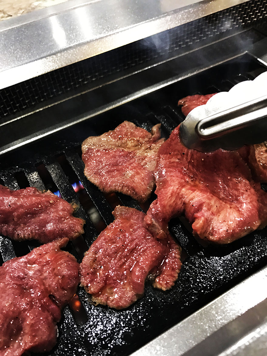 極めて良心的で昭和的で本格的な焼肉屋の食べ放題 / 肉厚すぎるタンも食べ放題 / 基順館