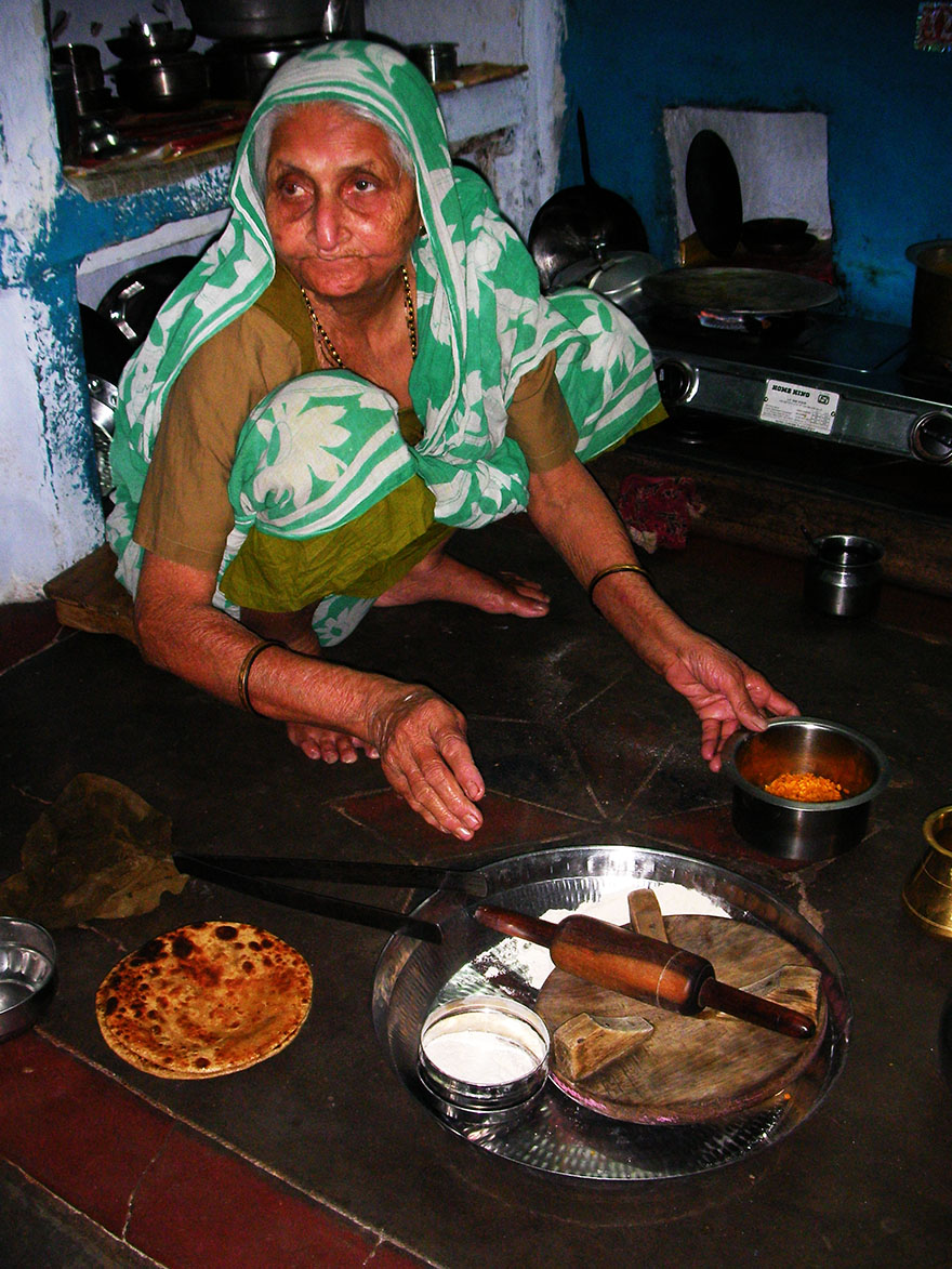インドで「本当のインド家庭料理」を食べたいなら城塞都市ジャイサルメールへ / おばあちゃんのインドカレー