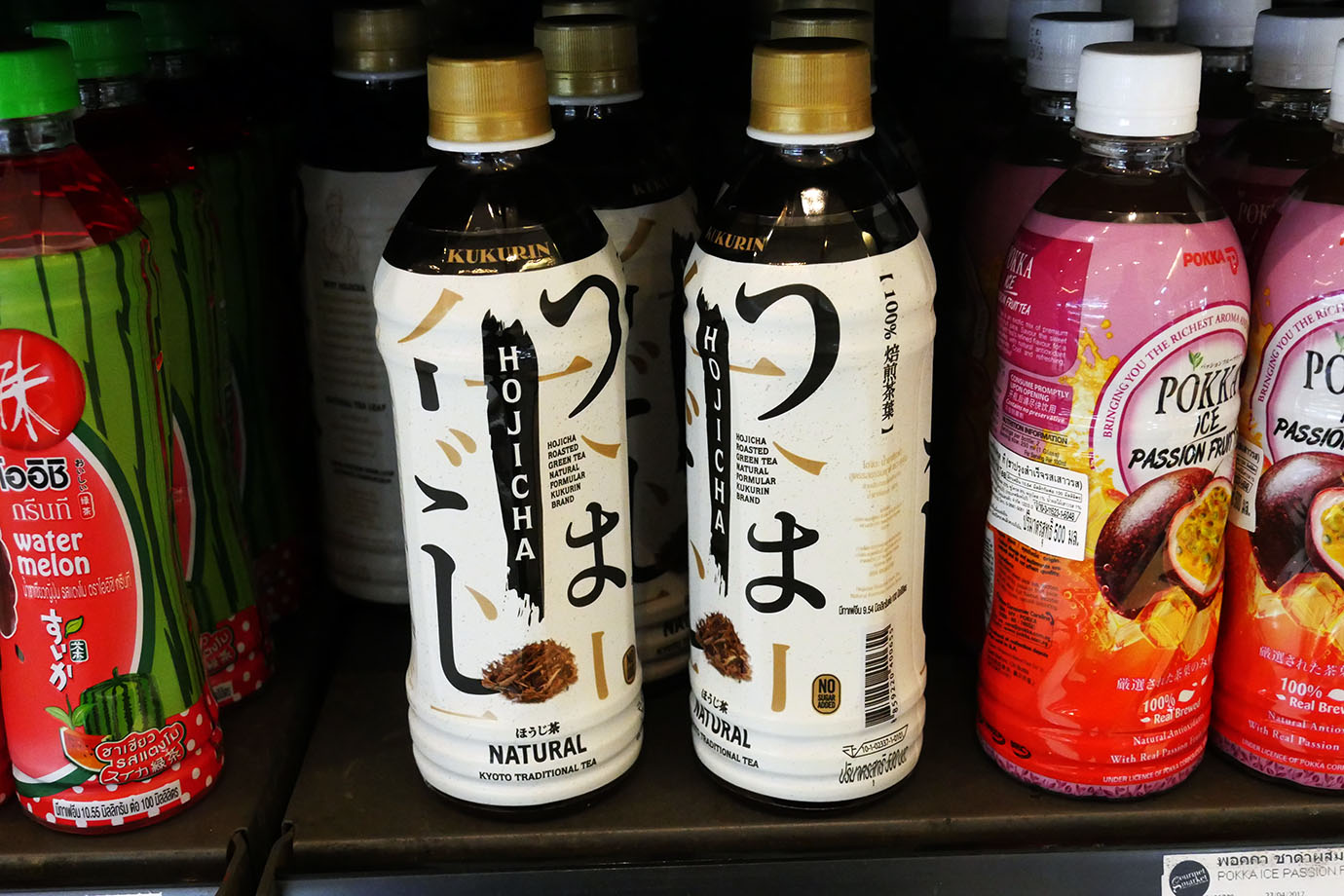 タイでは「日本語を分解したような意味が分からない名称のお茶」が売られている