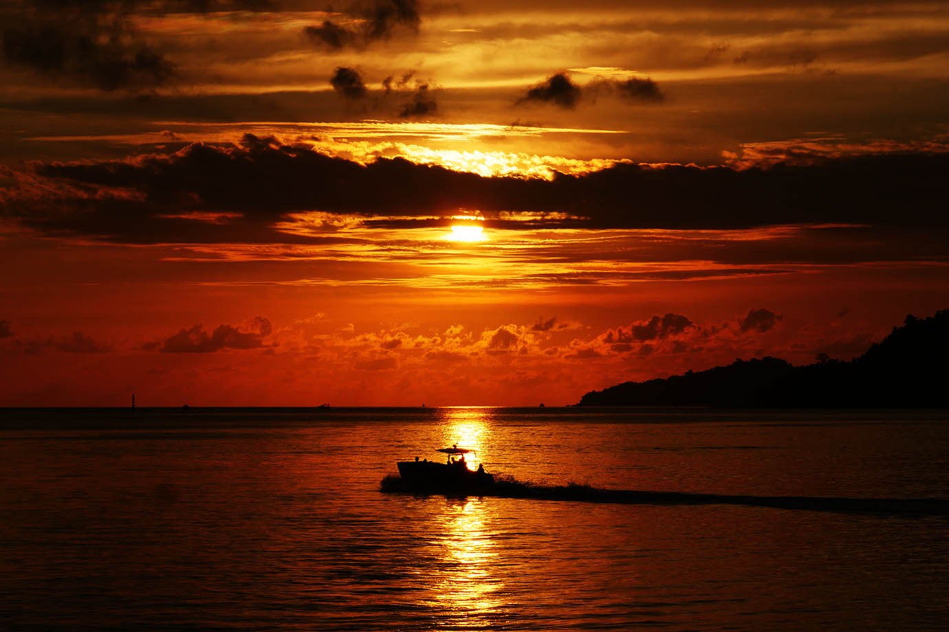 【情緒的な絶景】あまりにも美しすぎるコタキナバルの夕焼け海 / 心の琴線に触れる風景