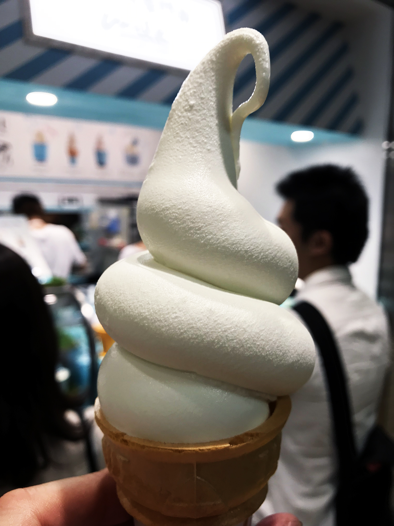 生クリームのソフトクリームが美味しすぎて大絶賛 / 長蛇の行列ができる「生クリーム専門店 Milk 新宿店」