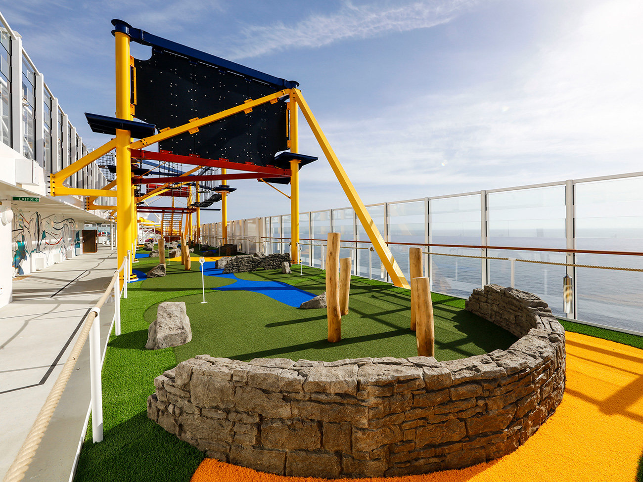 27_MINI-GOLF_02