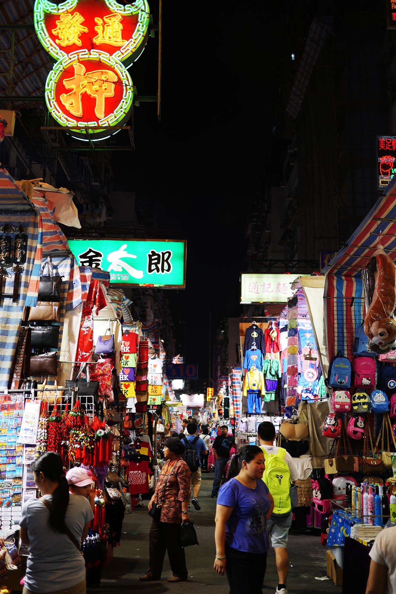 香港は夜の散歩が楽しい！ みんなで夜の街を歩いてみよう