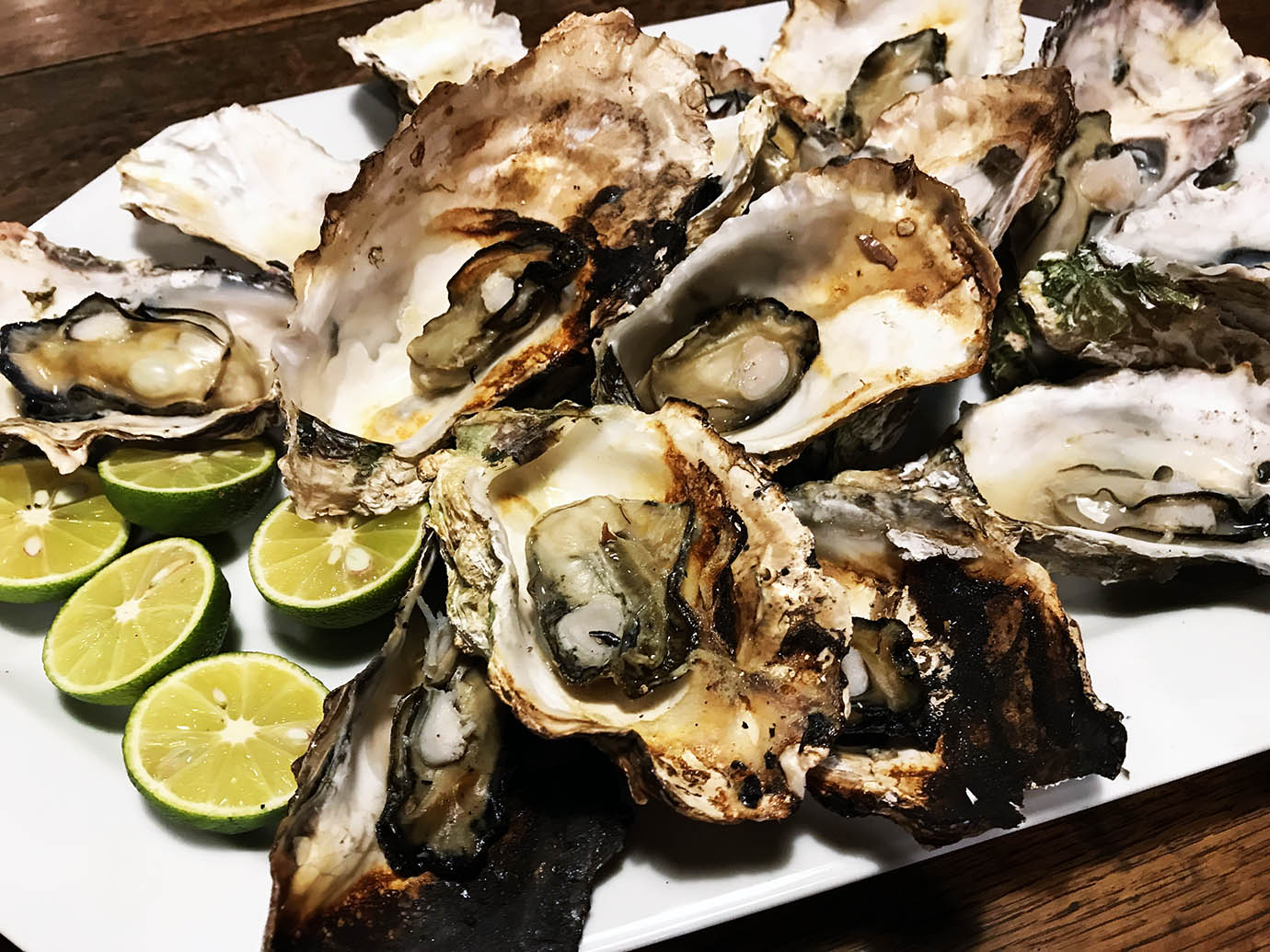 【驚異】焼牡蠣と蒸牡蠣がたったの1個100円！ 激ウマの生牡蠣は伊勢神宮に奉納している漁師のもの / オイスターマート