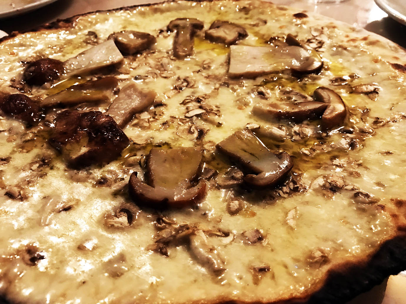 世界一美味しいピッツェリア「イルペンティート」で食べる最高のローマピザ / フンギポルチーニ