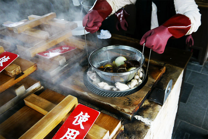 【地熱グルメ】激しく熱い地熱で調理する魚介料理が絶品すぎる件 / 鉄輪温泉