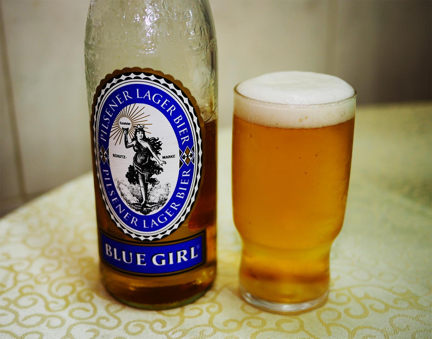 blue-girl-hongkong1