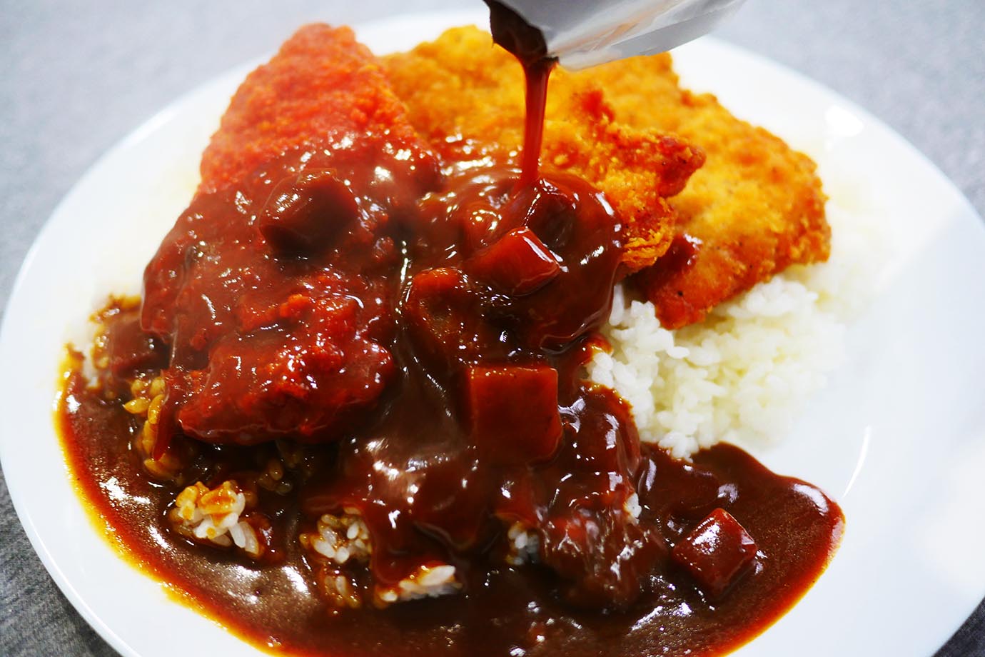 【絶品グルメ】ファミチキで作るカツカレーが激しく簡単でウマイ件 / ファミチキカツカレー