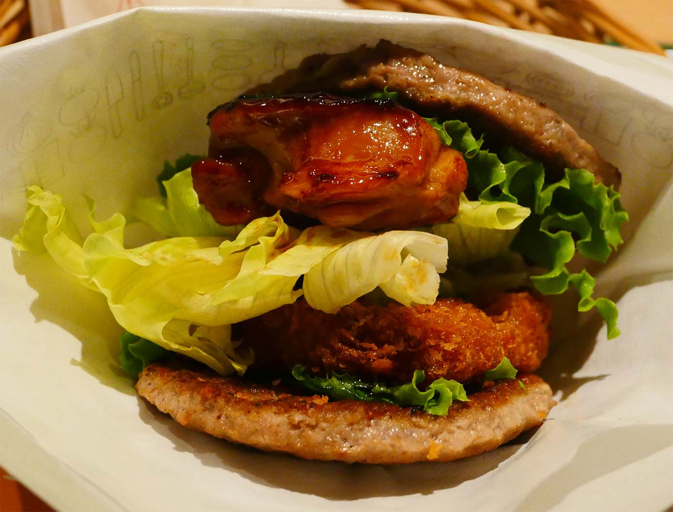 【希少グルメ】モスバーガーが究極の肉バーガーを限定発売 / 肉と肉を肉でサンド！ にくカツにくバーガー