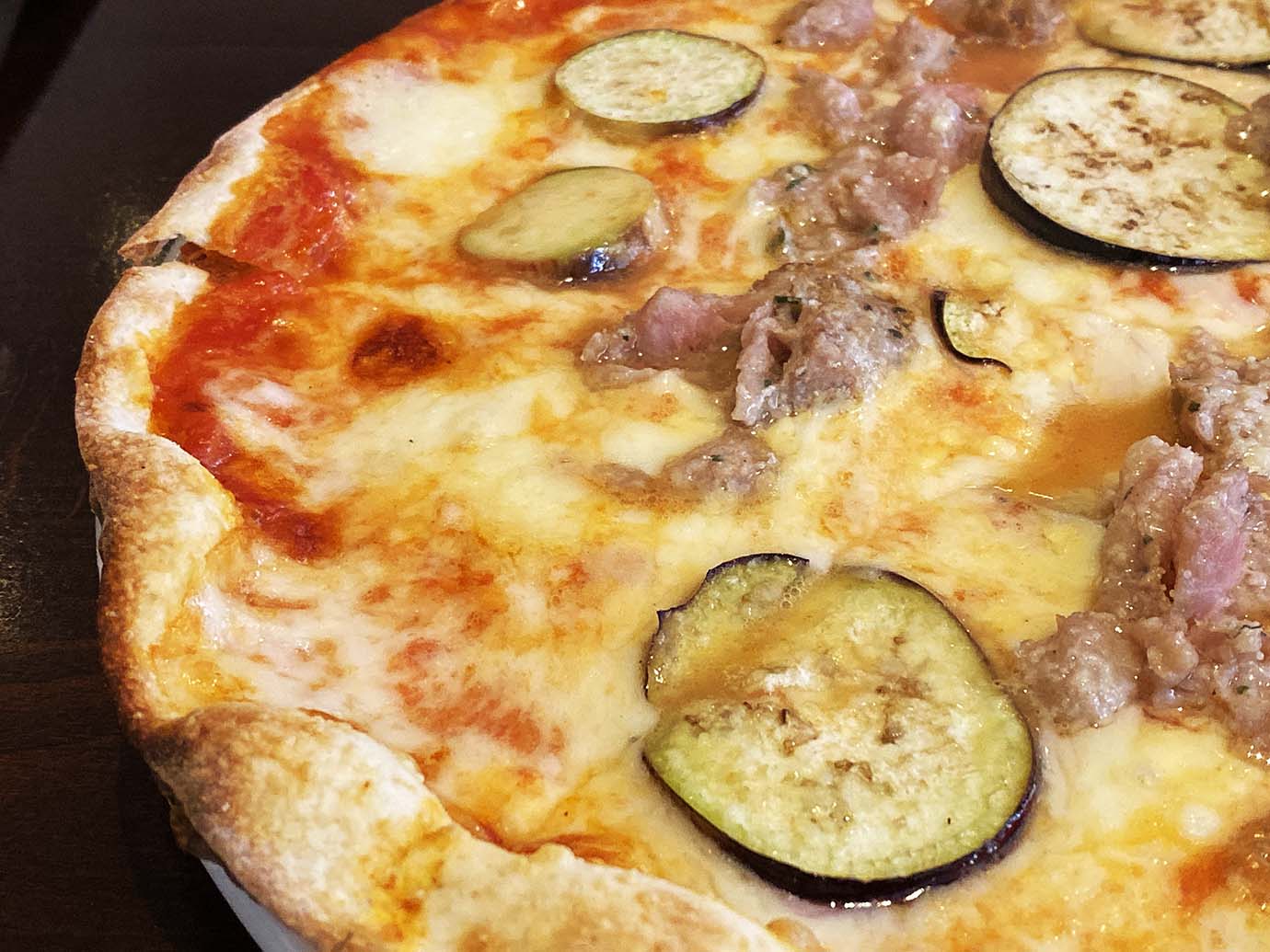 【異国グルメ】代々木のローマ風ピザが絶品でコスパ最強 / ラ ブォナ ヴィータのランチピザ