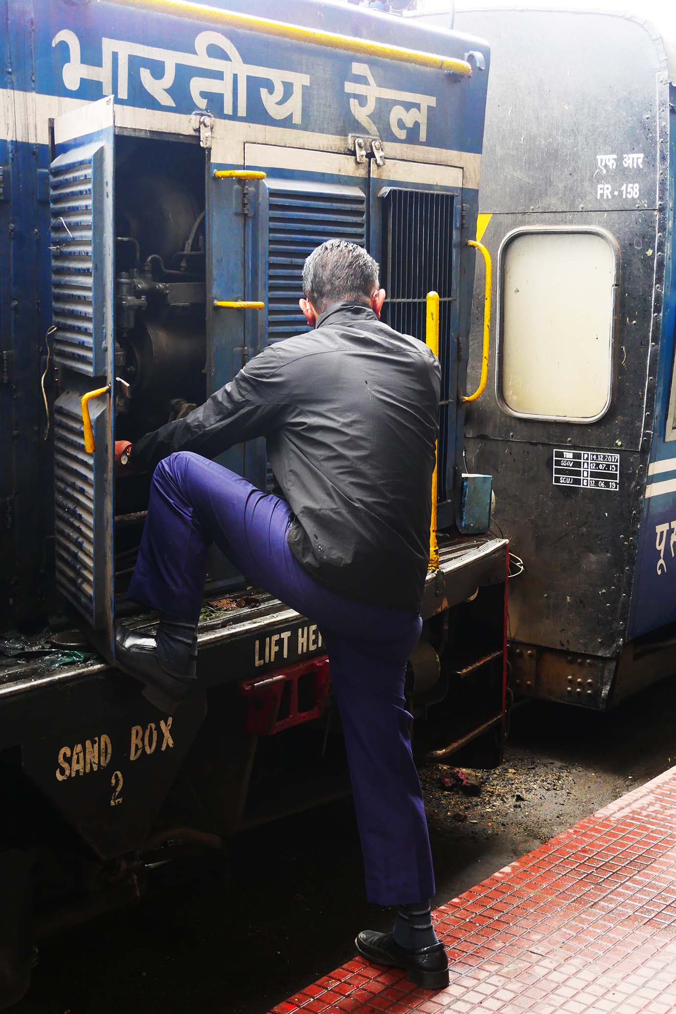ride-darjeeling-railway-india30