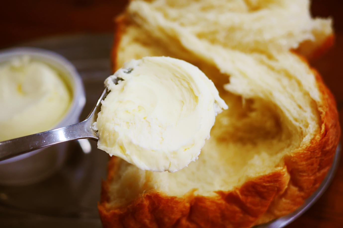 【超グルメ】バターがウマくなる食パンの極めつけ「しんけんパン」がウマイんだよ