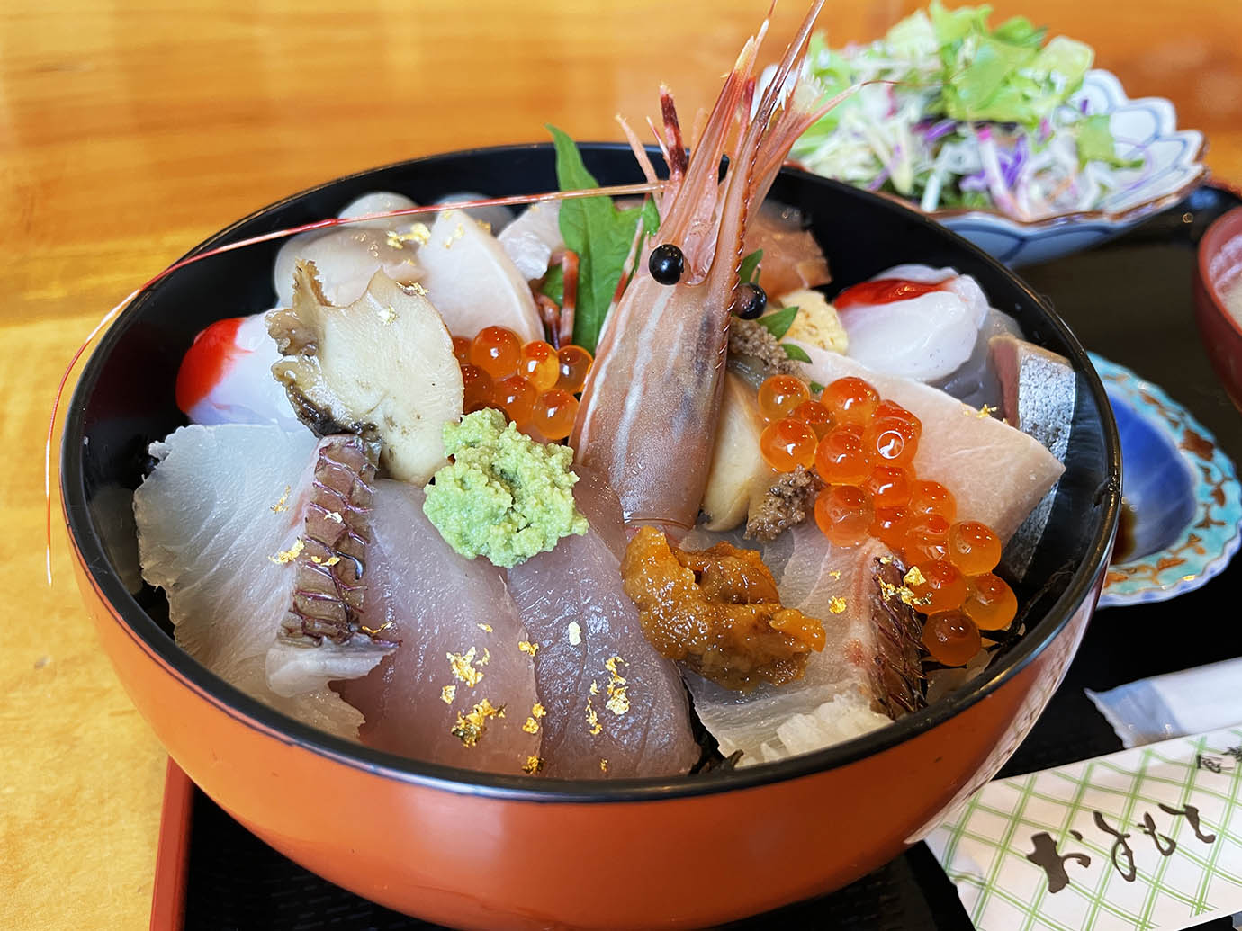 【大島グルメ】気仙沼大島で魚介類を食べたいなら「はま家」なら間違いない / 海鮮丼と汁物が実にウマイ